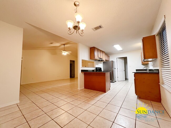 Building Photo - Lovely 3 Bedroom Home near Hurlburt Field!