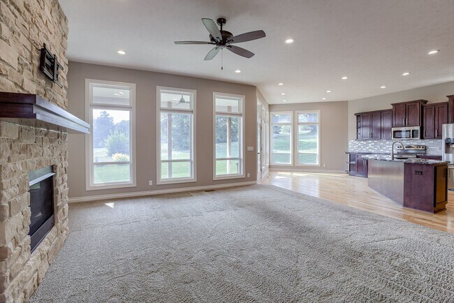 Building Photo - Spacious & Stylish 5 Bedroom In Prime Elkh...