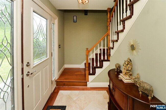 Building Photo - 252 Hillside Ave