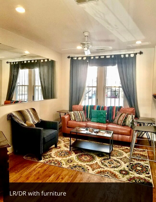 LR w/furniture - 3032 Park Pl NW