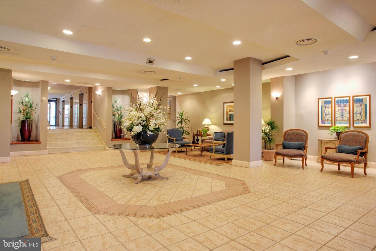 Foto principal - 7420 Westlake Terrace