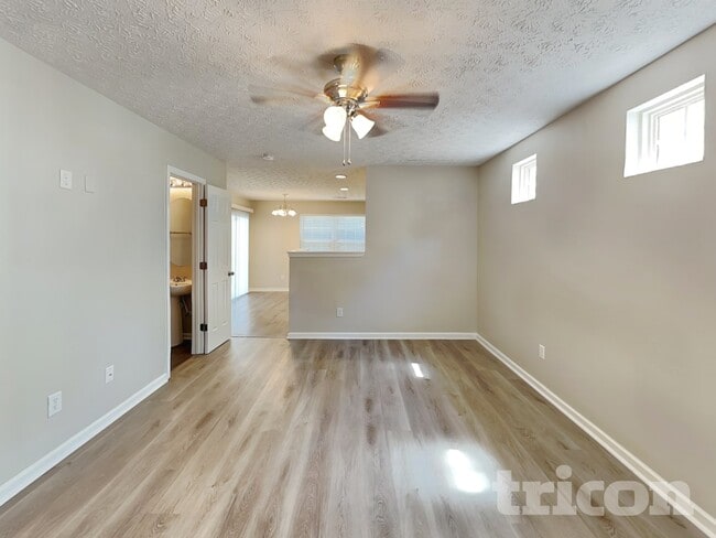 Building Photo - 220 Oak Grove Way