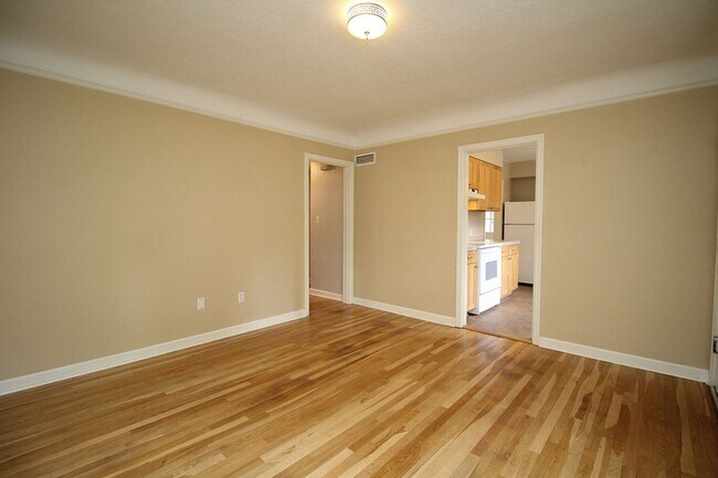 Foto del edificio - 6836 N Greenwich Ave