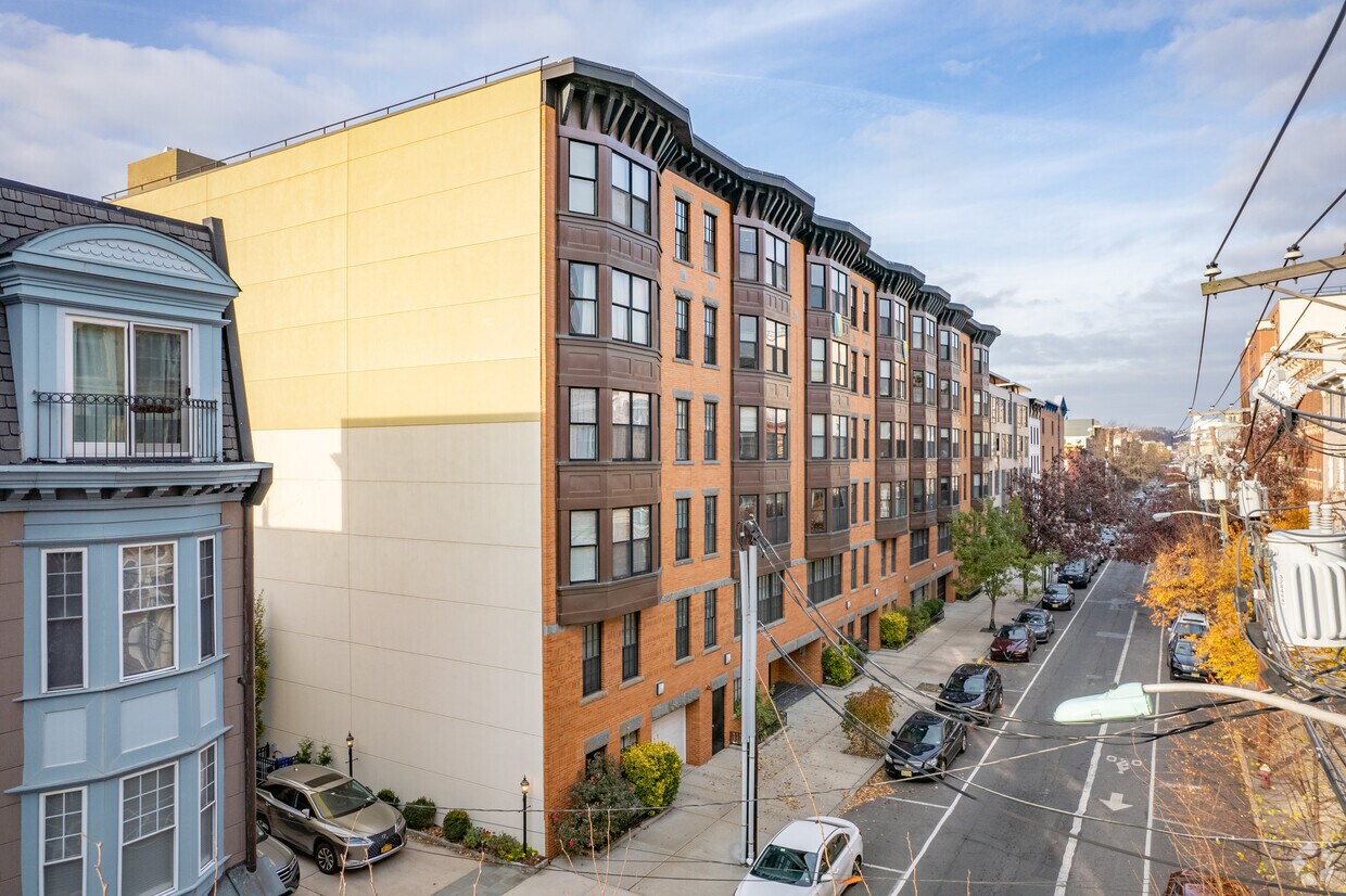 Primary Photo - Thomas Jefferson II Apartments