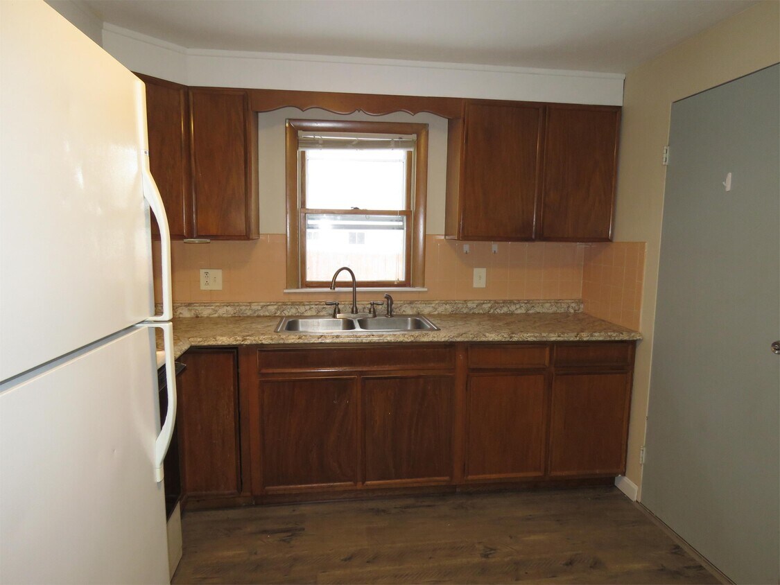 Primary Photo - 17-19 Knowlton St