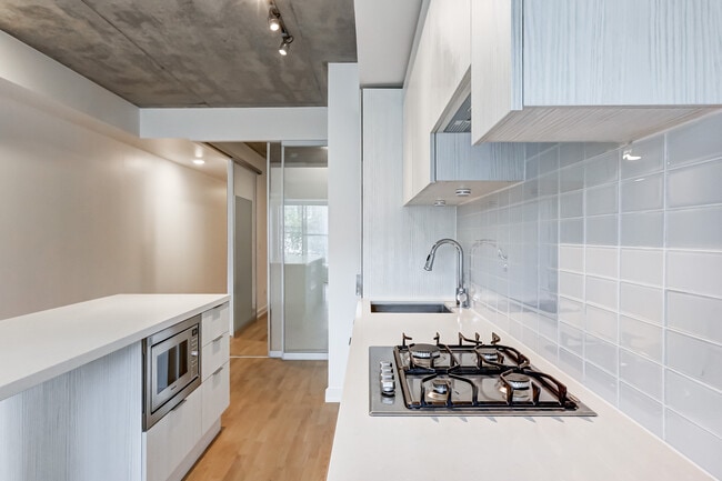 Building Photo - 109 Ossington Ave