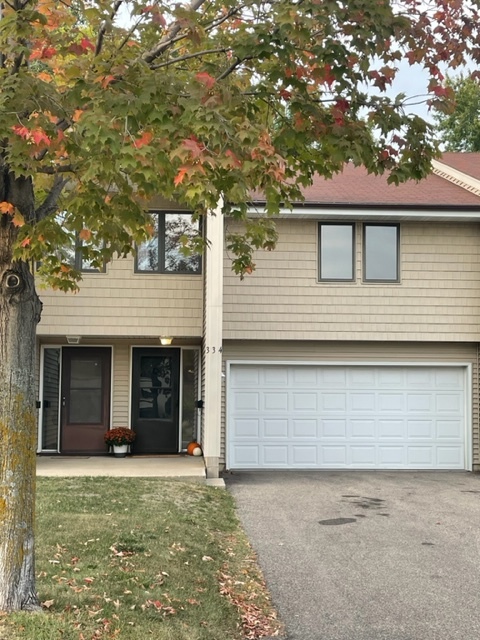 Don't miss this beautiful spacious townhome in wonderful Waconia - 334 W 5th St