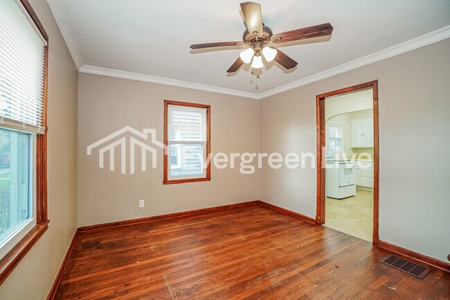 Building Photo - 1714 Bide A Wee Park Ave