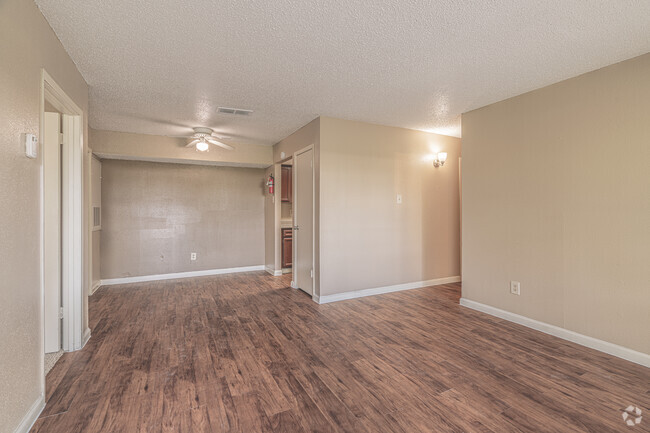 2BR, 2BA - 950SF - Fountain Woods