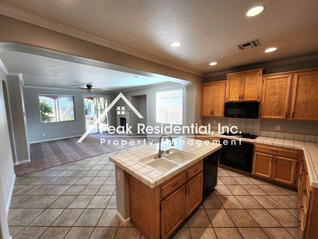 Foto del edificio - Spacious North Natomas 4bd/2ba Home with 2...