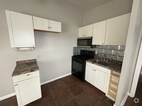 Building Photo - 909 Alametos