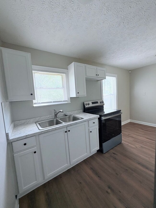 Building Photo - Remodeled 3BR 1BA Home w/ New Appliances • Large Fenced Backyard in Columbus