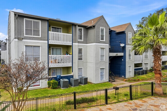 Alternar - Chestnut Hill