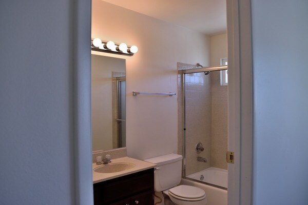 Building Photo - 1561 W 204th St