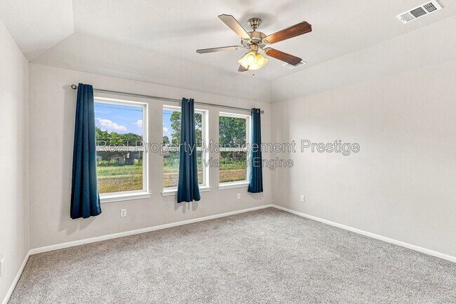 Foto del edificio - 7333 Hinsdale Dr