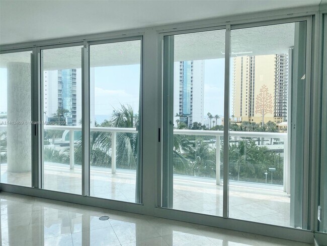 Foto del edificio - 16400 Collins Ave