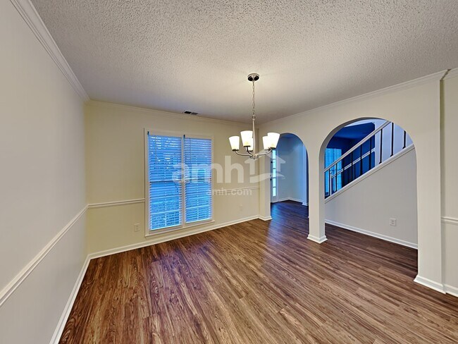 Foto del edificio - 5050 Rodrick Trail