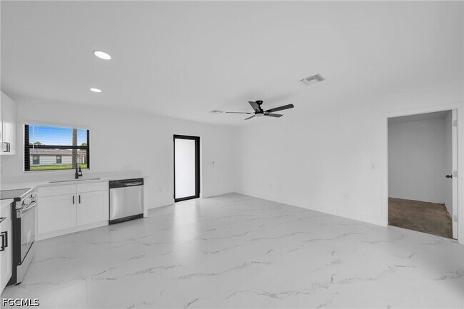 Foto del edificio - 4986 Fairway Ct