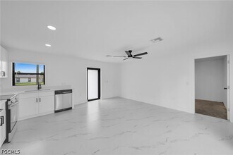 Building Photo - 4984 Fairway Ct