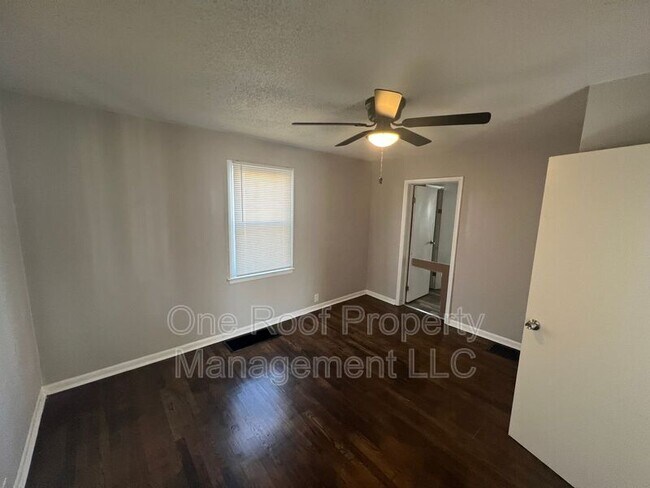 Foto del edificio - 923 Newton Ave