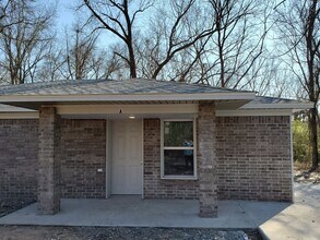 Building Photo - 2520 Teddy St