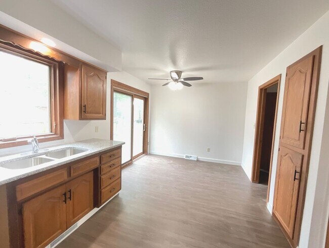 Building Photo - LEASING
