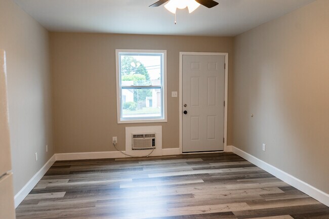 Foto del edificio - 2311 Holbrook Dr