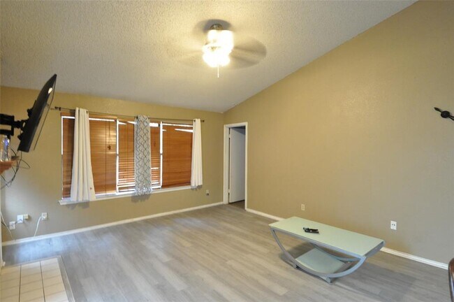 Foto del edificio - 3008 Birch Dr