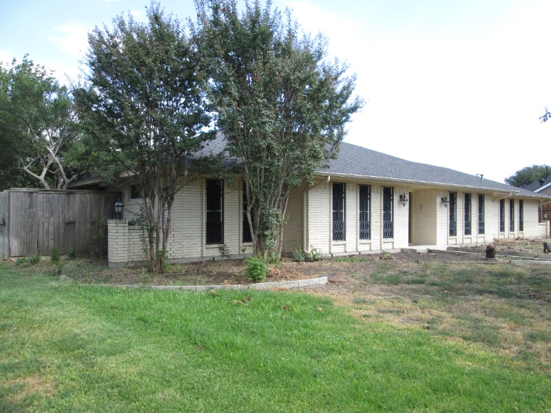 Foto principal - 3000 Gentry Rd