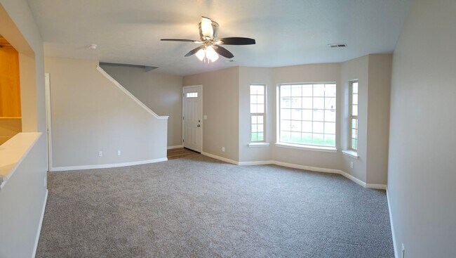 Foto del edificio - 2 bed, 1.5 bath townhome at Riverwoods
