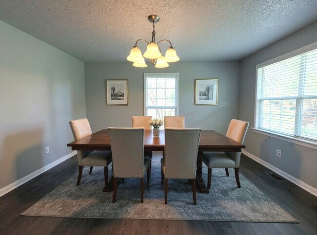 Building Photo - For Lease: Beautifully Remodeled 3-Bed Two-Story in Quiet DeSoto Neighborhood