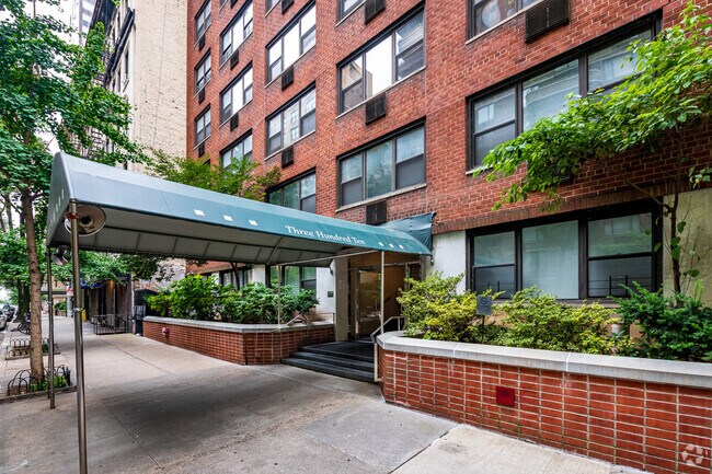 Building Photo - 310-314 E 49th St
