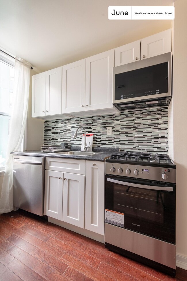 Foto del edificio - Room in Shared 3 bed/1 bath home