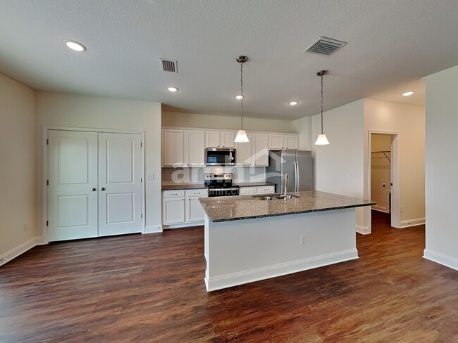 Foto del edificio - 216 Banyan Frst Dr