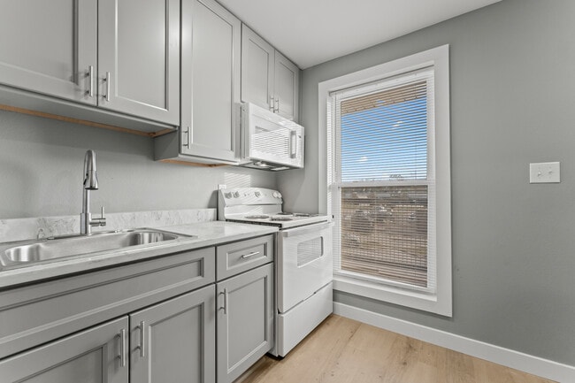 Cocina - 103 N Scanlan St