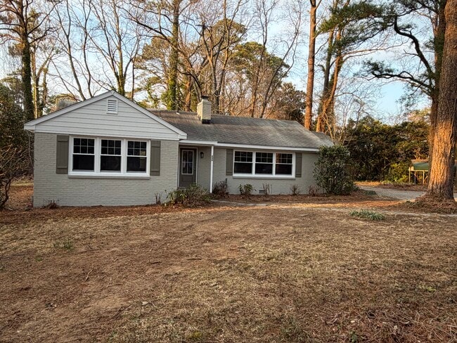 Building Photo - 536 Cavalier Dr