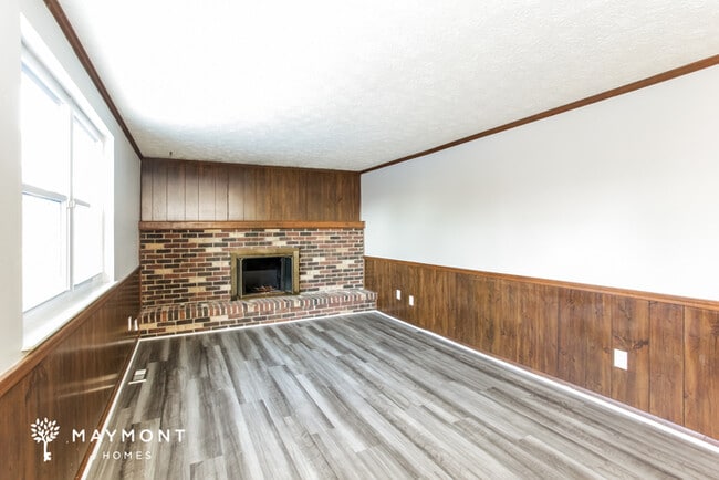 Building Photo - 1328 Brownswood Dr