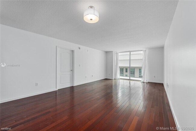 Building Photo - 1200 Brickell Bay Dr