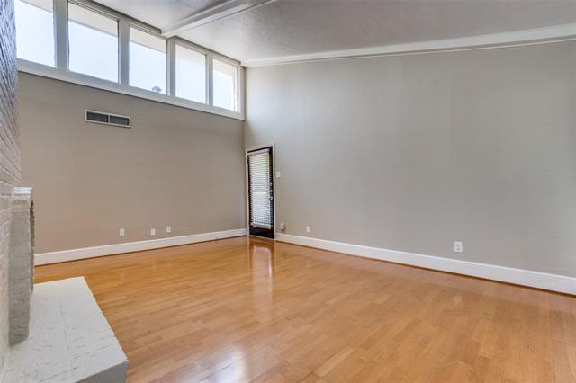 Foto del edificio - 5930 Sandhurst Ln