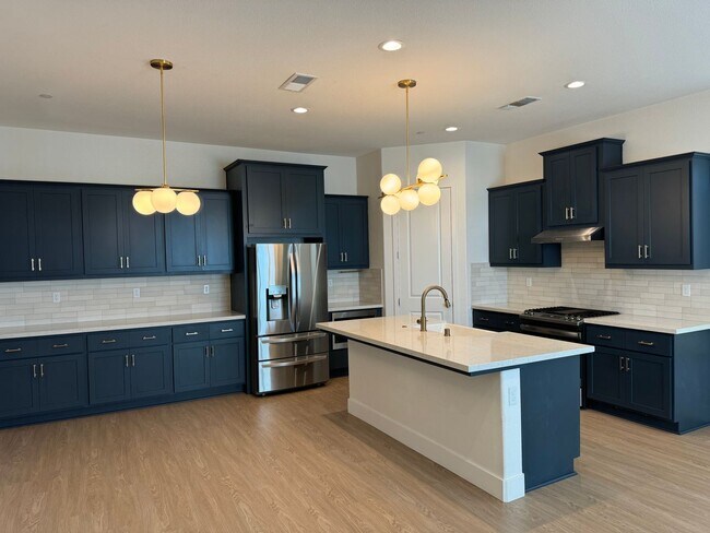 Foto del edificio - 3 BR/3BA | Newly Renovated Single Family Home | Front Yard| In Sacramento!