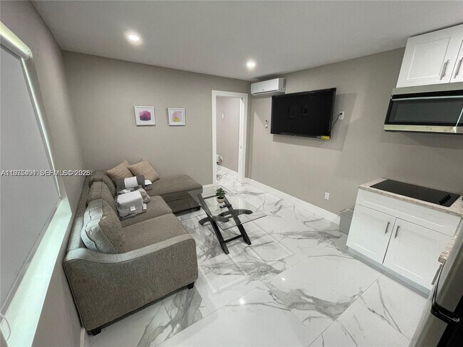 Foto del edificio - 4910 SW 28th Terrace