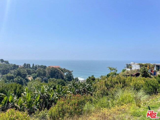 Foto del edificio - 3824 Surfwood Rd