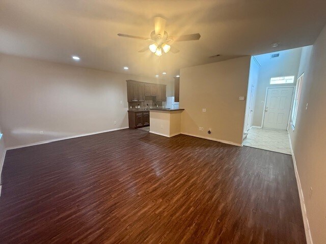 Building Photo - 726 Woodport Ln