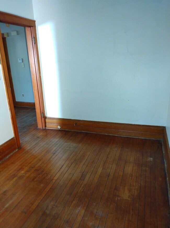 Building Photo - Cozy 1BED/1BATH Riverwest