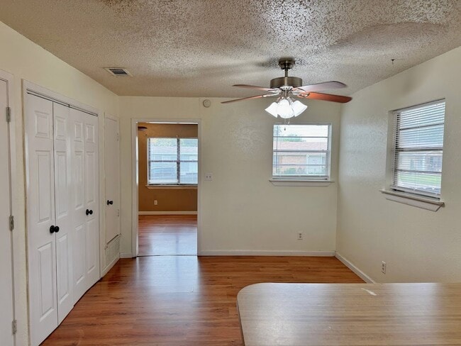 Building Photo - 2952 Moffett Ave