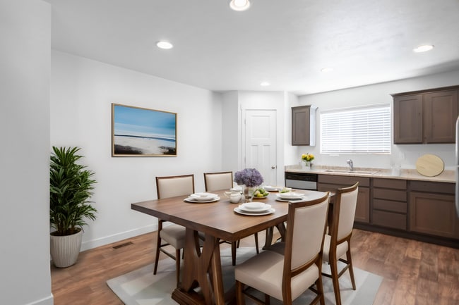 Building Photo - Get first month's rent free! Gorgeous 3-St...