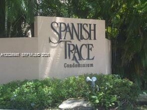 Building Photo - 10778 N Kendall Dr