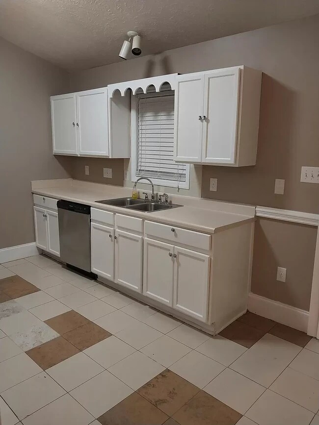 Building Photo - 4029 Grandover Dr