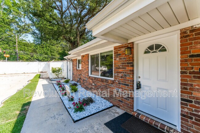Building Photo - 1333 Stillwood Dr NE