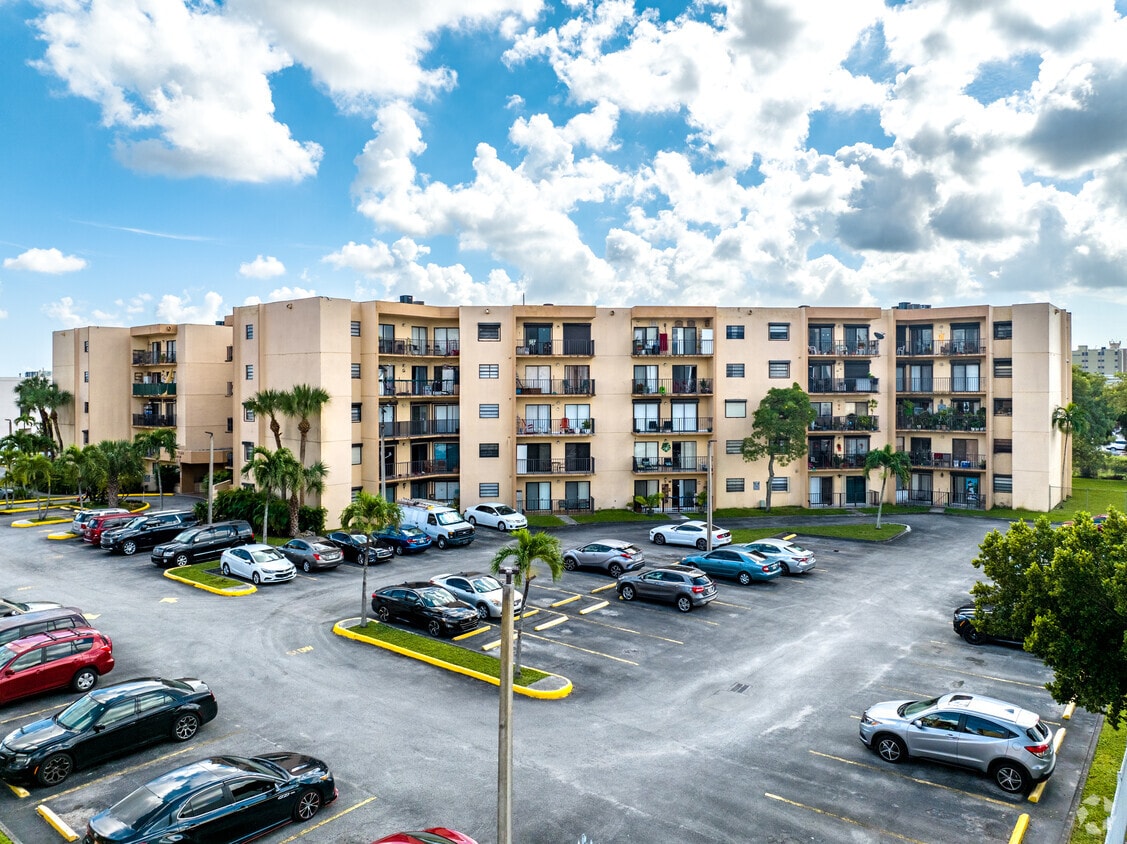 1820 W 53rd St Hialeah, FL 33012 - Versailles Plaza Condominium